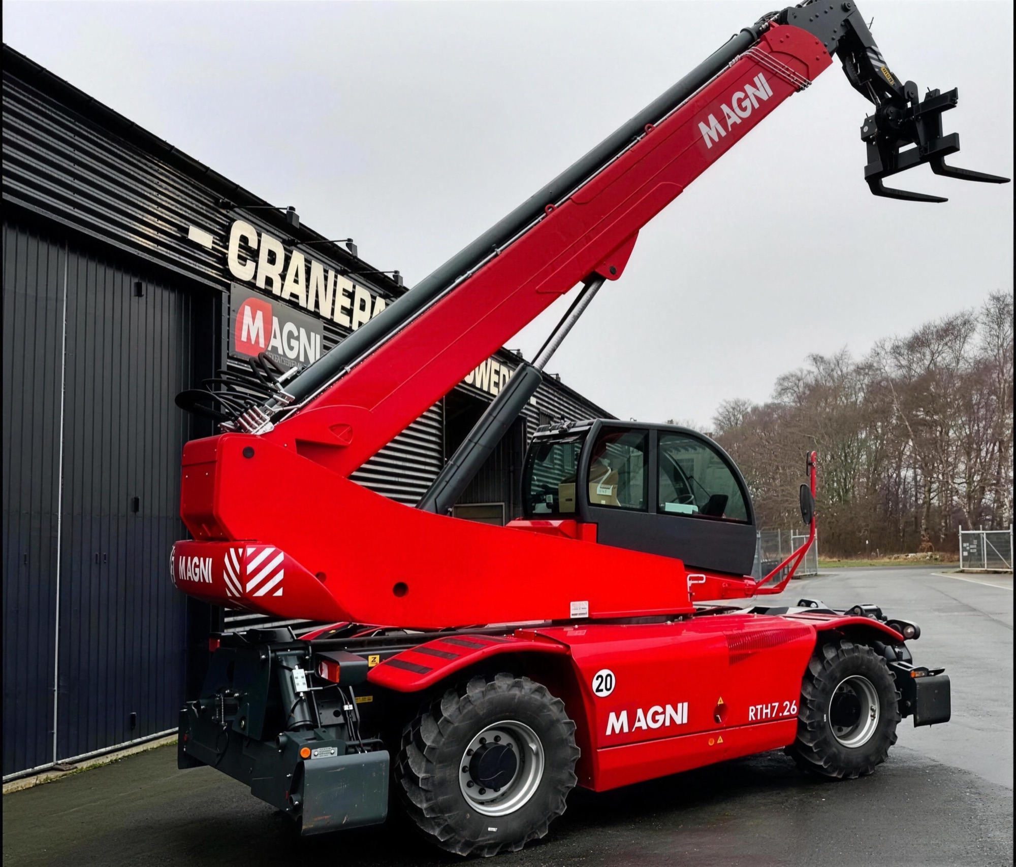 Begagnade Magni-maskiner uppställda på Cranepartners depå